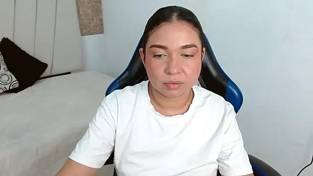AliceSmity__ webcam
