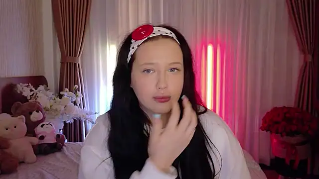 UR_MADDY_ONLINE webcam