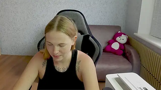 NikkyReyyy webcam