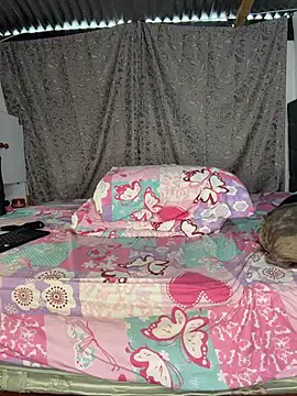 soe_lara - Soe_Lara's free webcam - UK Sex Cams