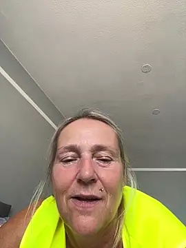 Blondnboujee53 webcam