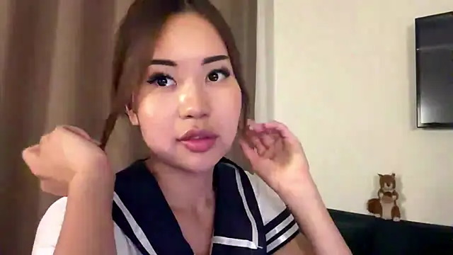 Ur_neighbor_Kira webcam