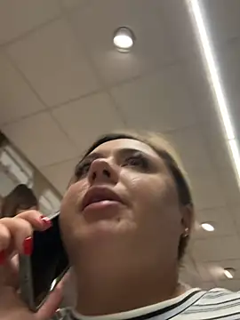 Sara_Hug webcam