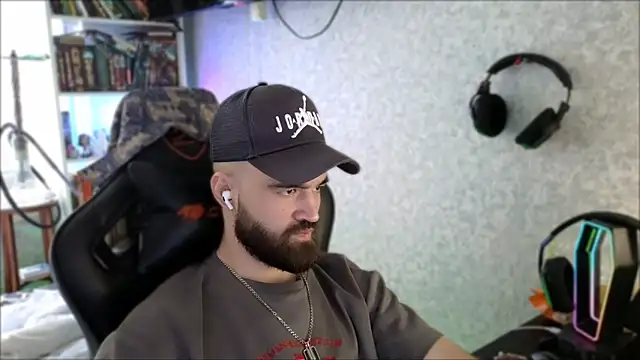 _Serious_Man webcam