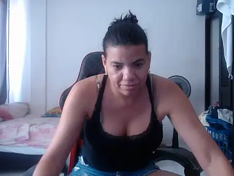 Adriana_0312 live cam on StripChat