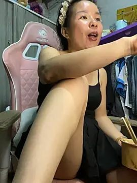 Ivy_Trix2 live cam on StripChat