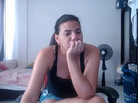 Adriana_0312 live cam on StripChat