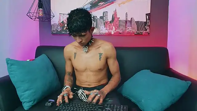 Maximoking26 webcam