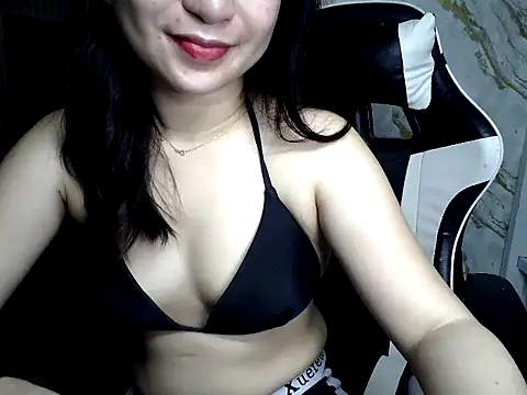 Mia_2022 webcam