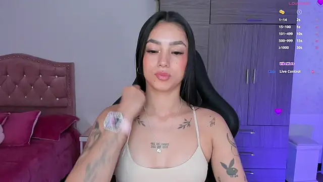 Lizzie_corner_v live cam on StripChat