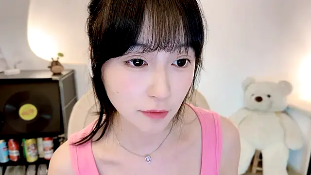 Onechestnut live cam on StripChat
