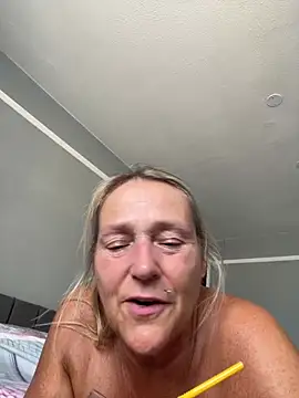 Blondnboujee53 webcam