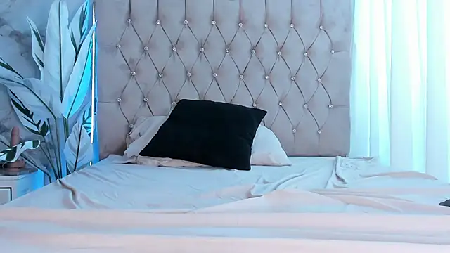Maddyluxe webcam