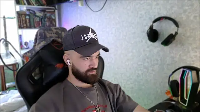 _Serious_Man webcam