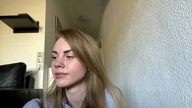 SunnyStrike live cam on StripChat