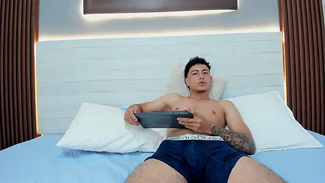 Lois_stone webcam