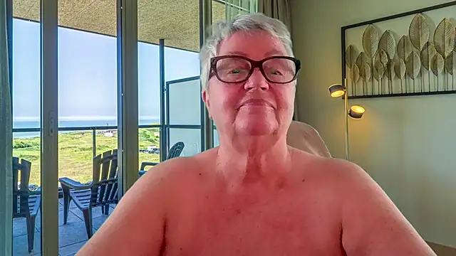 Mystery-Grandmother webcam