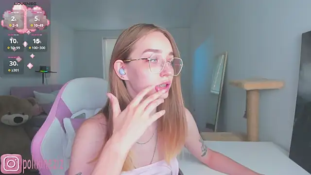 MoonDust live cam on StripChat