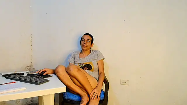 Oh_Tique live cam