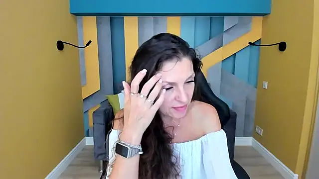 EllaLong webcam