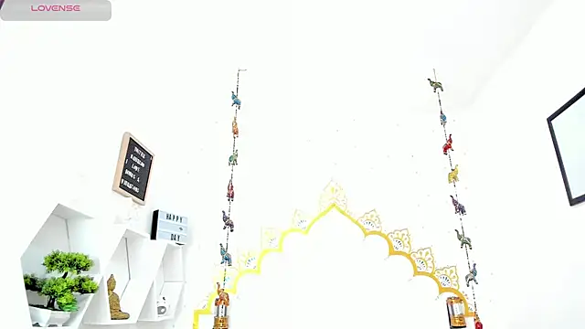 LadyNahir webcam
