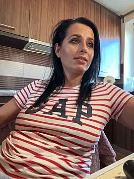 Hotmomcheckk_ webcam