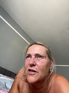 Blondnboujee53 webcam