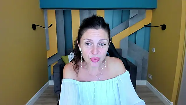 EllaLong webcam