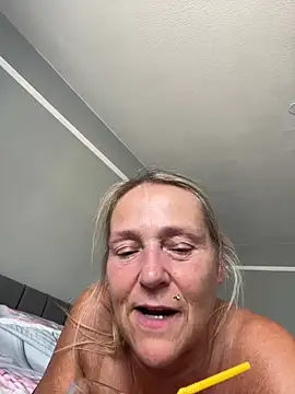 Blondnboujee53 webcam