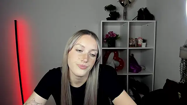 EvelynBlond webcam