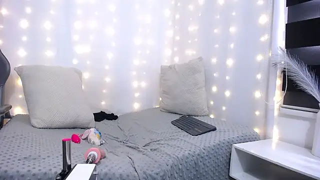 _Maddy_Perez01 webcam