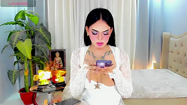 MochaliciousTransOnTop webcam