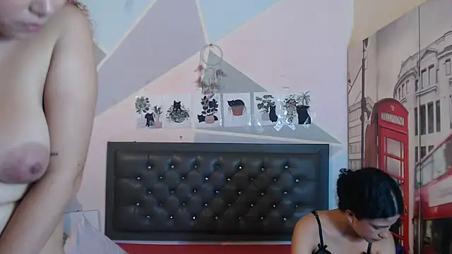 Adut_Akech webcam