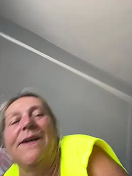 Blondnboujee53 webcam