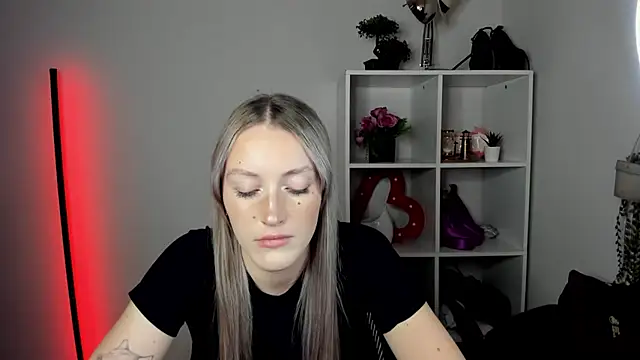 EvelynBlond webcam