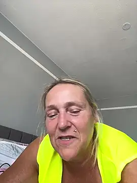 Blondnboujee53 webcam