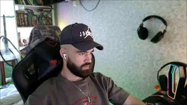 _Serious_Man webcam