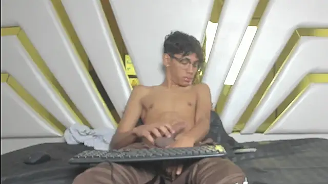 Aldo_Golden live cam on StripChat