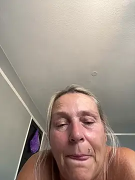 Blondnboujee53 webcam