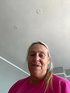 Blondnboujee53 webcam