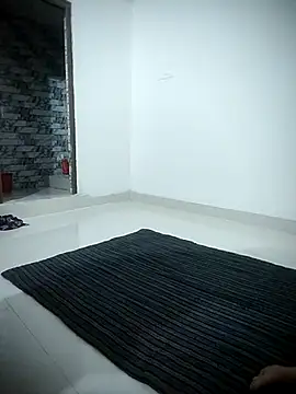 Horny-nishaa live sex cam