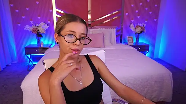 DoveLovee webcam