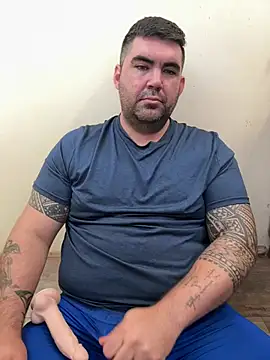 bichubbyguy live cam on StripChat