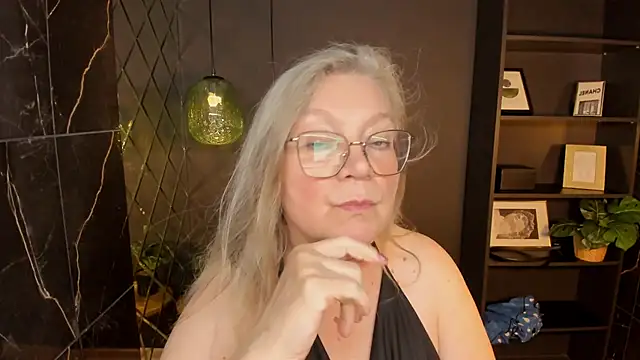 NataliMellow live cam on StripChat