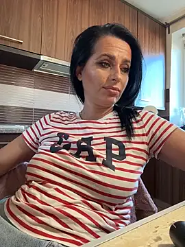 Hotmomcheckk_ webcam