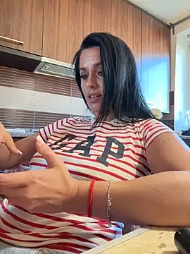 Hotmomcheckk_ webcam