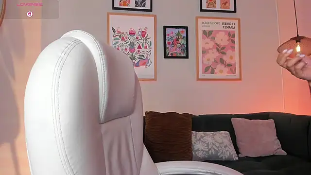 Tiffany_Low webcam