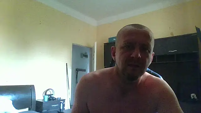 MrWhitePL live cam on StripChat