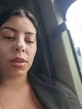 Luianna live cam on StripChat