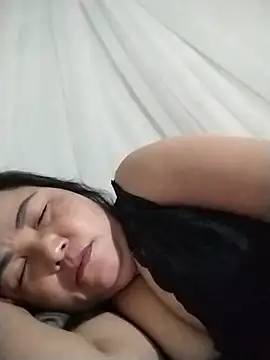 NAAYA8190 live cam on StripChat